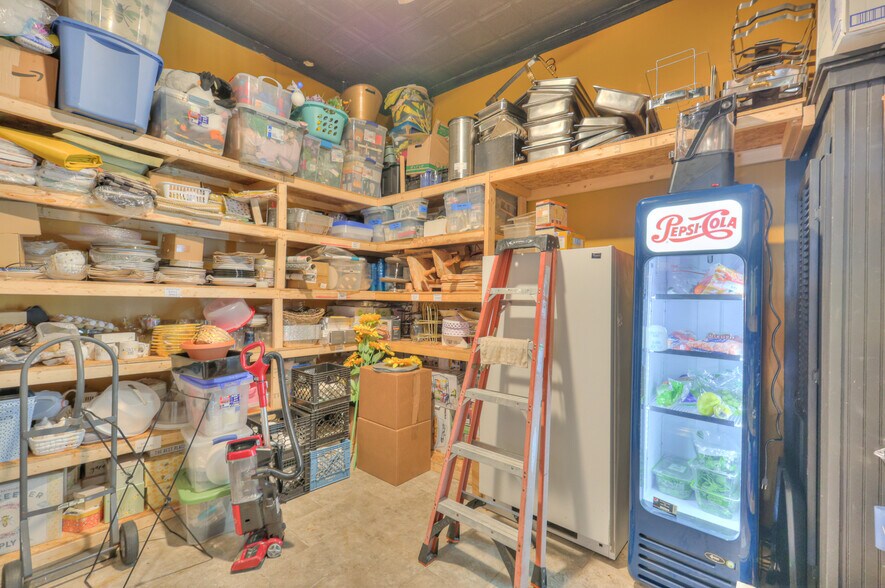 More Photos Of 108 W Walnut St, Smithville Restaurant For Sale