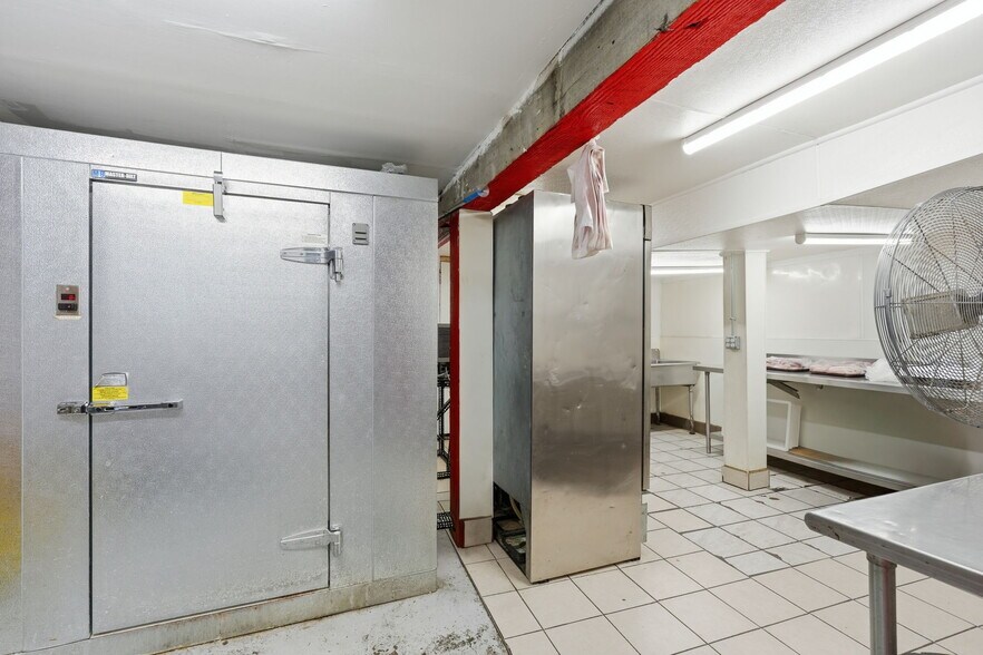 More Photos Of 860 W University Ave, Saint Paul Restaurant For Sale