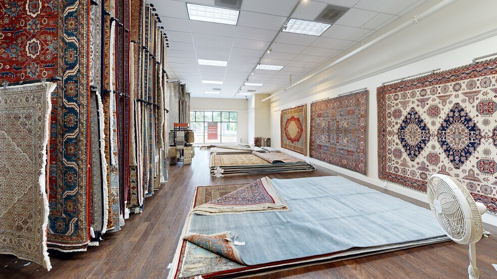 More Photos Of 151 Wolf Rd, Colonie Freestanding For Sale