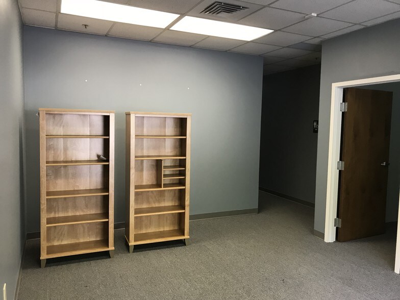 More Photos Of 1220 Kennestone Cir, Marietta Warehouse For Lease