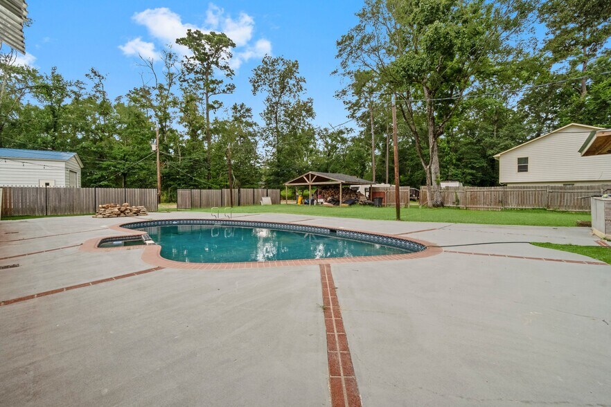 More Photos Of 2042 Teal Dr, Spring Dormitory For Sale