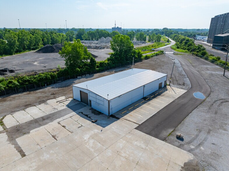 More Photos Of 4100 Truro Station Service Rd, Columbus Manufacturing For Sale