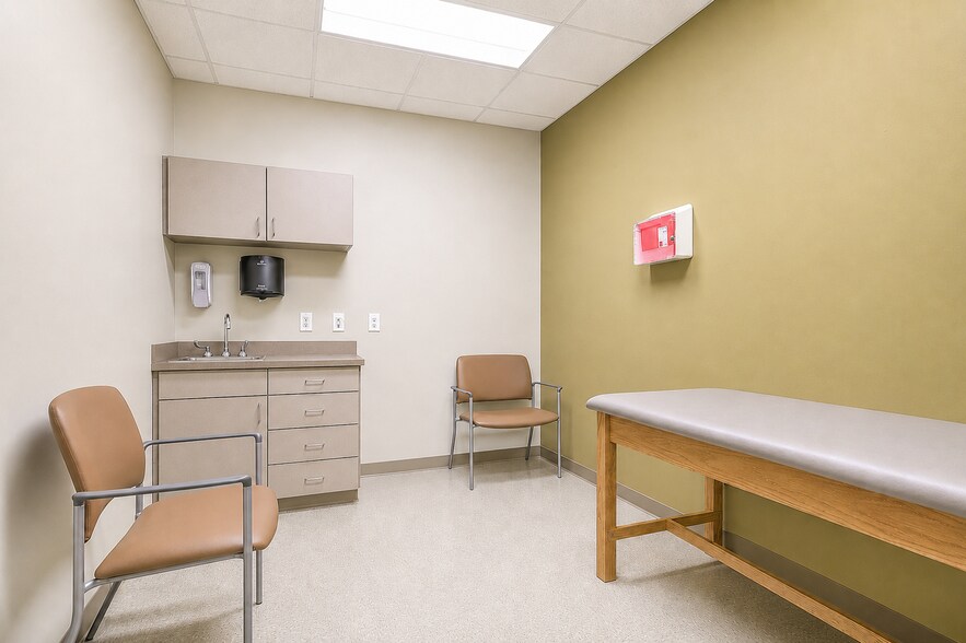 More Photos Of 400-444 Clinchfield St, Kingsport Medical For Sale