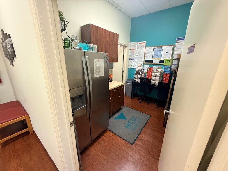 More Photos Of 13359 N Highway 183, Austin Storefront For Lease