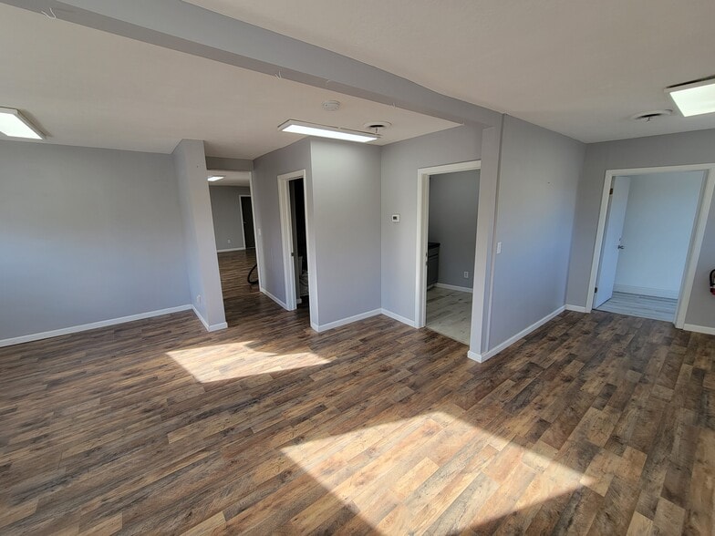 More Photos Of 4646-4660 E Lake Rd, Sheffield Lake Unknown For Lease