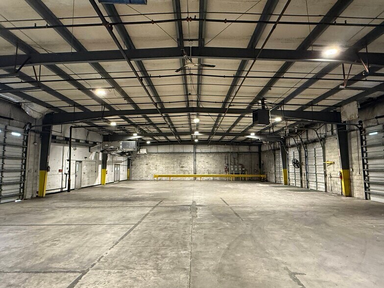 More Photos Of 701 Fentress Blvd, Daytona Beach Distribution For Lease