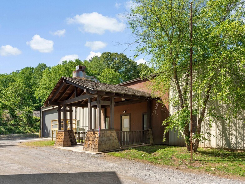 More Photos Of 93 Thompson St, Asheville Manufacturing For Lease