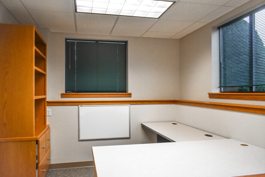 More Photos Of 1110 N Center Pky, Kennewick Office For Lease