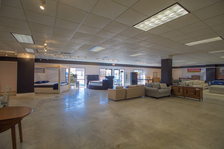 More Photos Of 17 Hickory St, Arcadia Storefront Retail Office For Sale