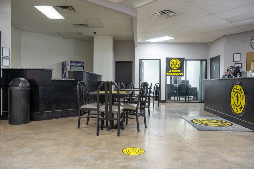 More Photos Of 3000 Blackburn St, Amarillo General Retail For Sale