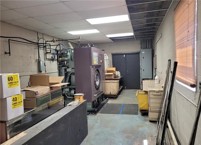 More Photos Of 1627 Main St, Northampton Storefront For Lease