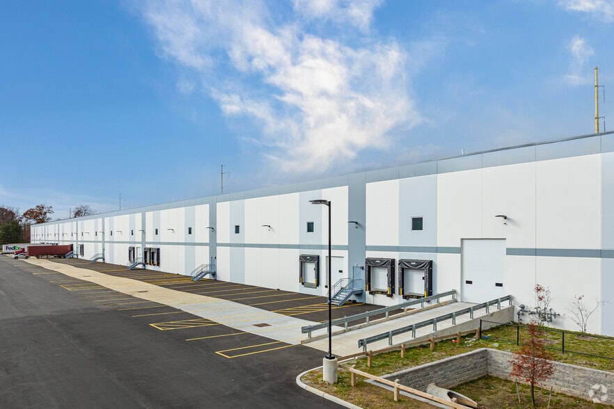 More Photos Of 730 Walnut Ave, Cranford Warehouse For Lease