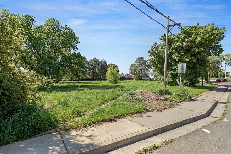 More Photos Of 114 F St, Galt Land For Sale