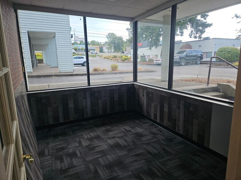 More Photos Of 16027-16029 SE McLoughlin blvd, Milwaukie Freestanding For Lease
