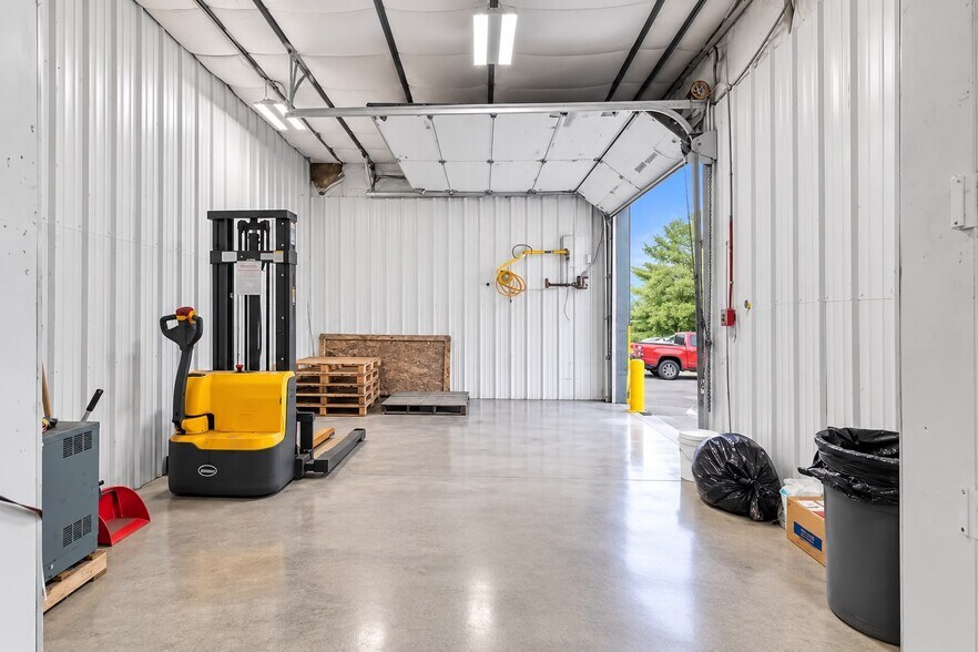 More Photos Of 380 NY-210, Stony Point Warehouse For Lease