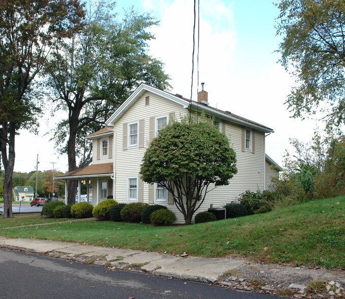 More Photos Of 20 Mock St, Hubbard Medical For Sale