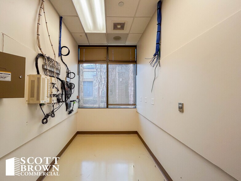 More Photos Of 2700 Village Pky, Highland Village Office For Lease