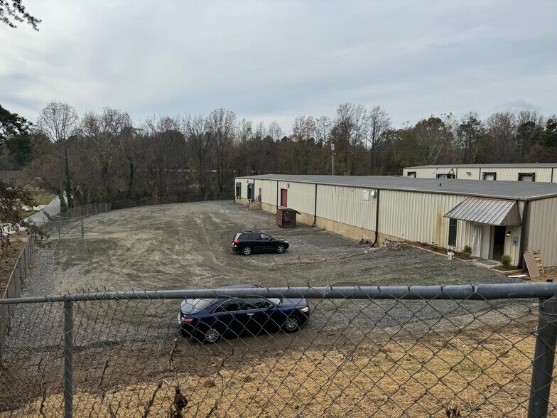 More Photos Of 1020 Roberts Ln, High Point Warehouse For Lease