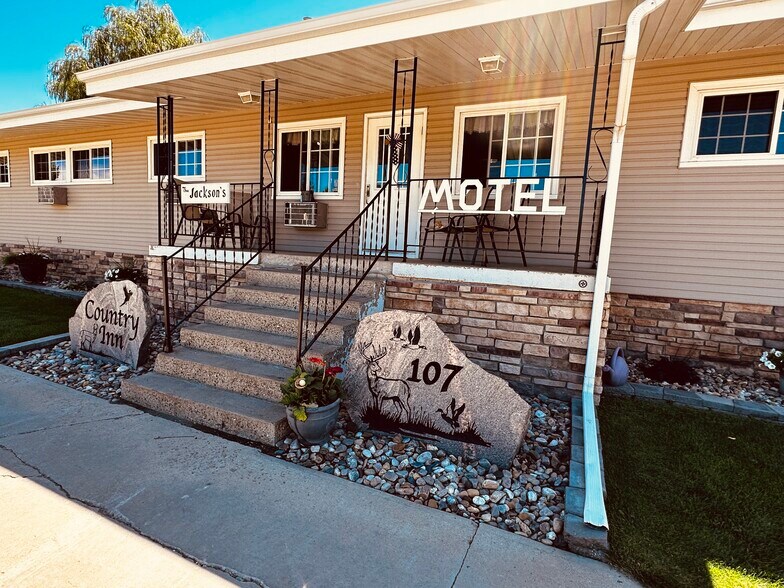 More Photos Of 107 E Main St, Bison Hotel For Sale