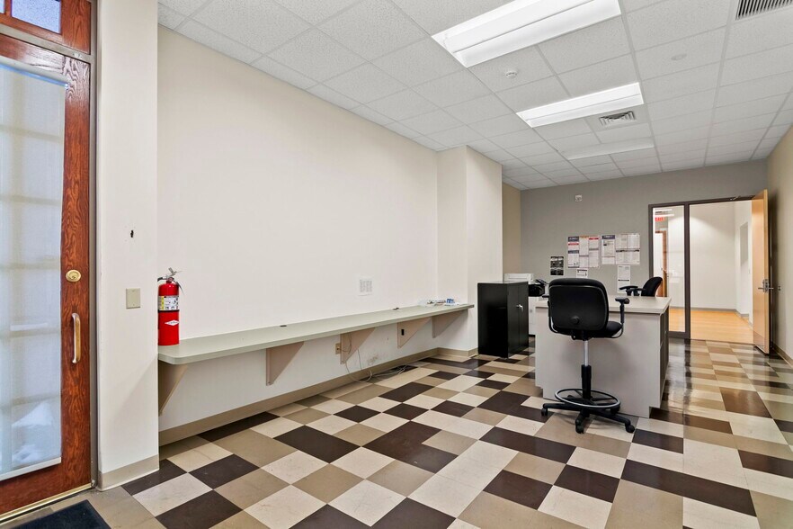 More Photos Of 15 SW Old State Capitol Plz, Springfield Office For Lease