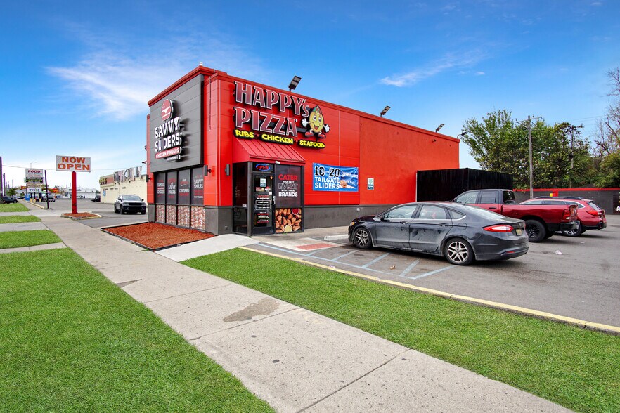 Primary Photo Of 8997 Greenfield Rd, Detroit Fast Food For Sale