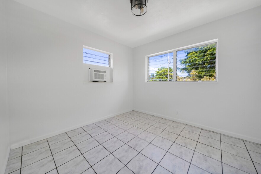 More Photos Of 1943-1947 Buchanan St, Hollywood Apartments For Sale