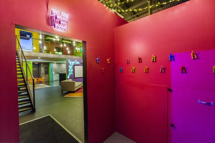 More Photos Of 10 Draper St, Woburn Warehouse For Lease