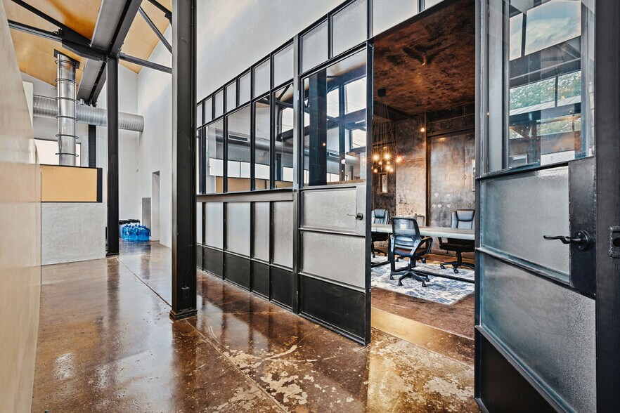 More Photos Of 311-321 Sixth St, San Antonio Office For Sale