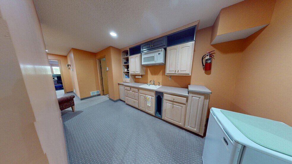 More Photos Of 3250-3254 Rice St, Saint Paul Office For Sale