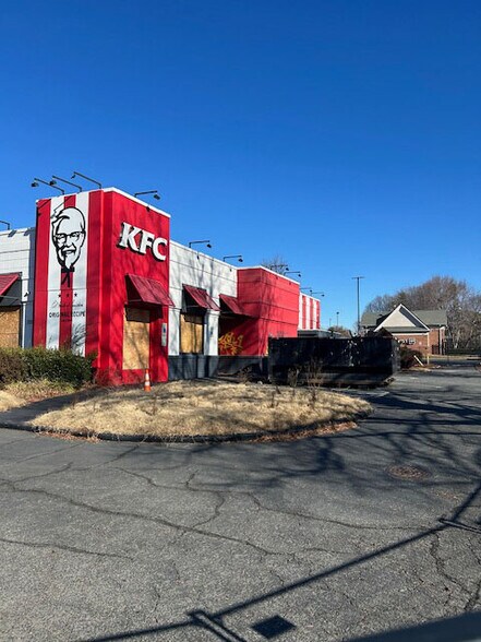 More Photos Of 321 E Woodlawn Rd, Charlotte Fast Food For Lease