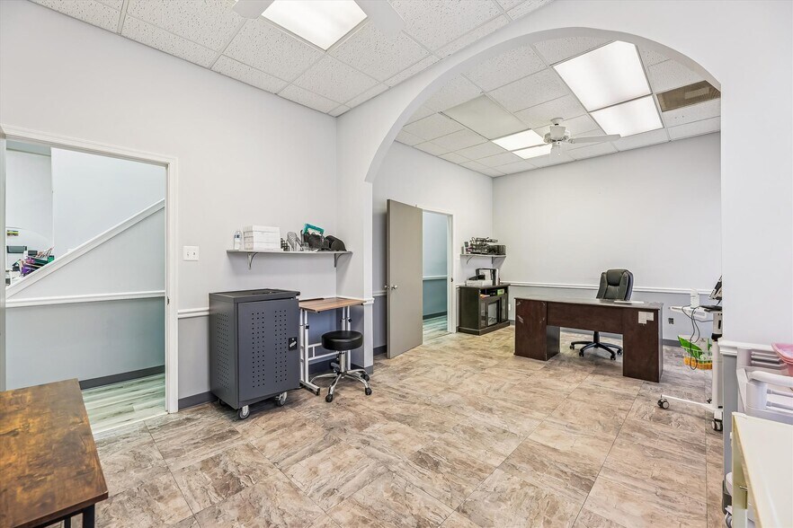 More Photos Of 12090-12114 Old Line Ctr, Waldorf General Retail For Sale