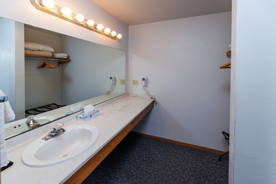 More Photos Of 6269 Wi-57, Sturgeon Bay Hotel For Sale