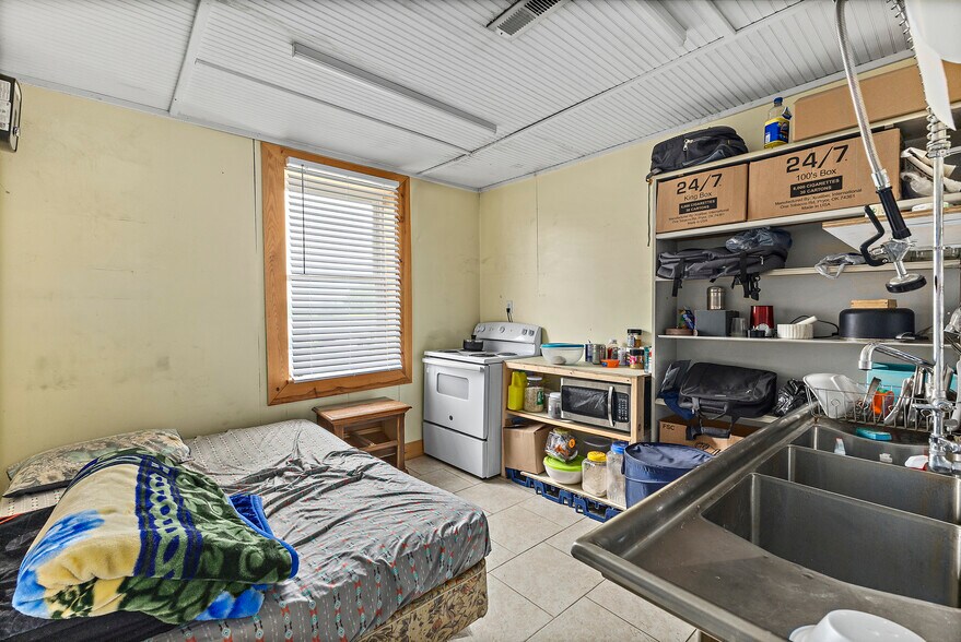 More Photos Of 6279 Blue Springs Pky, Mosheim Freestanding For Sale