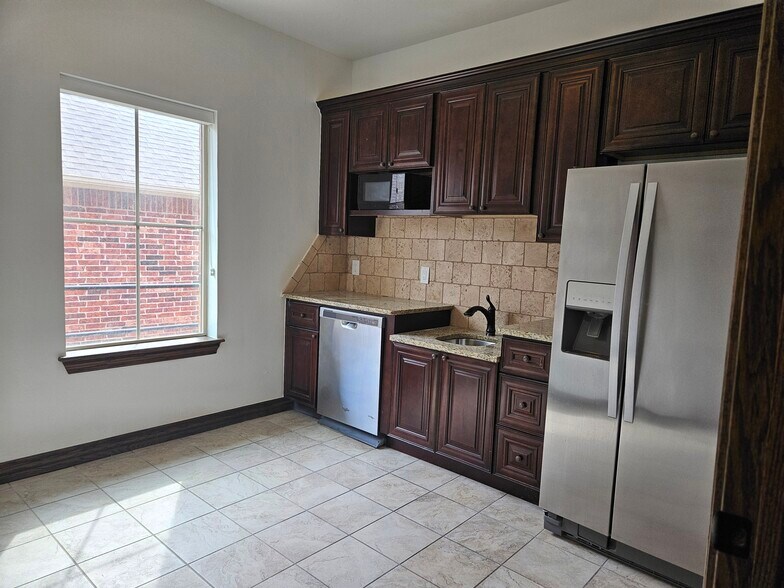 More Photos Of 1109 N Bryant Ave, Edmond Medical For Lease