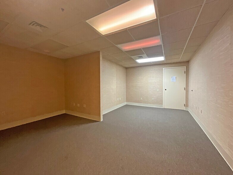 More Photos Of 177 Burt Rd, Lexington Medical For Sale