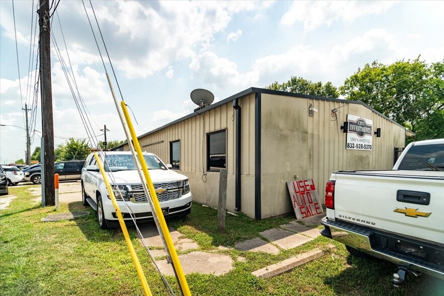 More Photos Of 12969 W Hardy Rd, Houston Warehouse For Sale