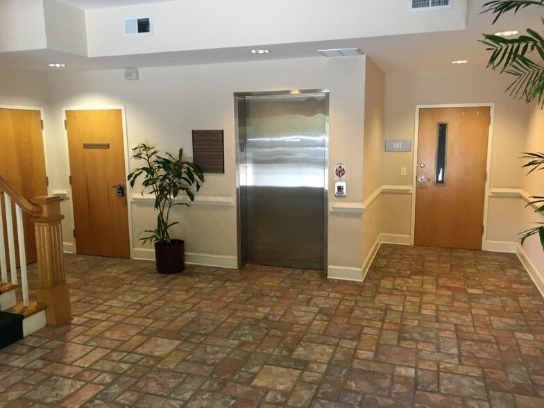 More Photos Of 2709 Market St, Wilmington Office For Lease