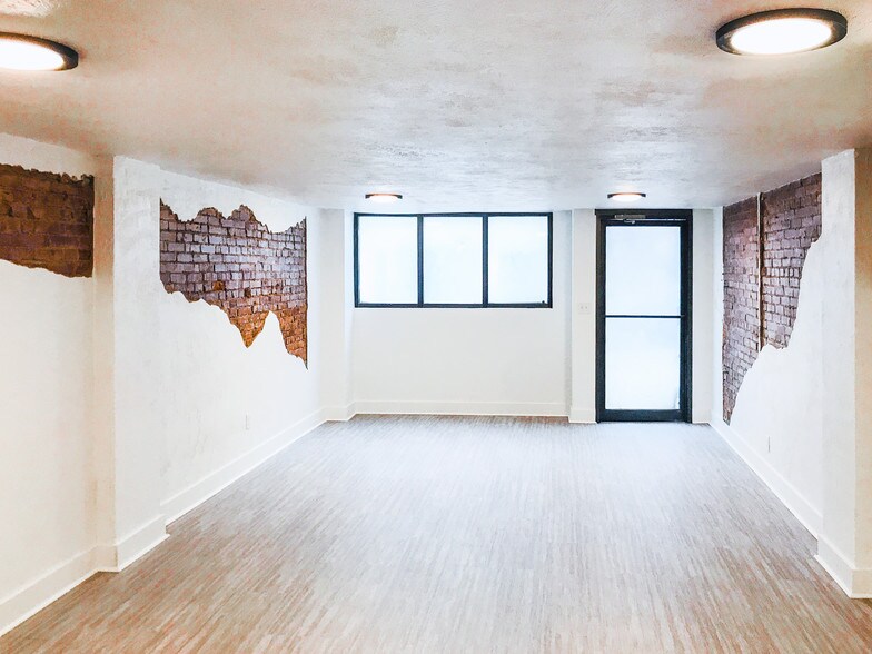 More Photos Of 600-604 E Warrington Ave, Pittsburgh Storefront Retail Office For Lease
