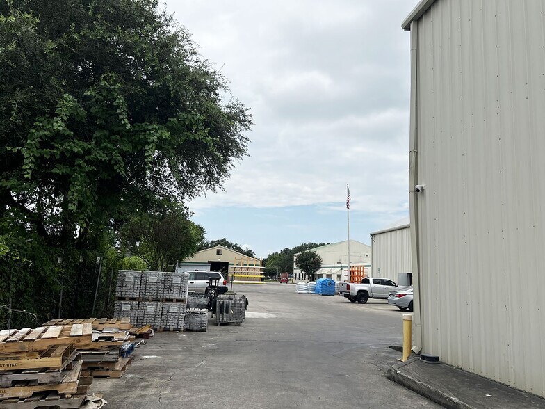 More Photos Of 4411 Navigation Blvd, Houston Warehouse For Sale