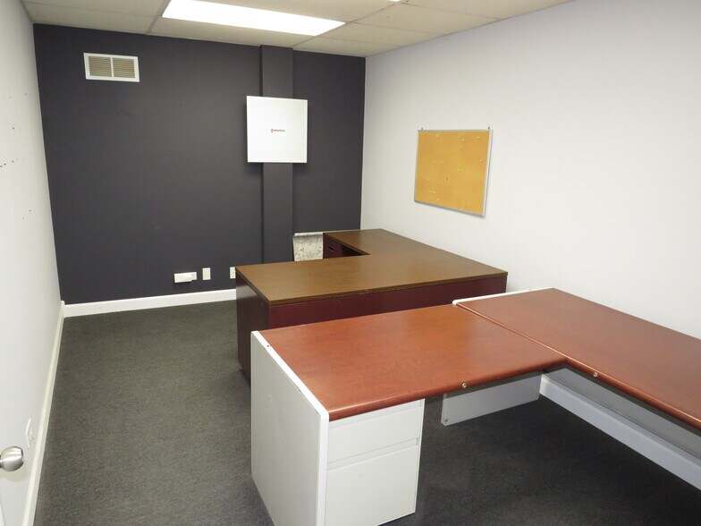 More Photos Of 300 W Joliet St, Ottawa Industrial For Sale