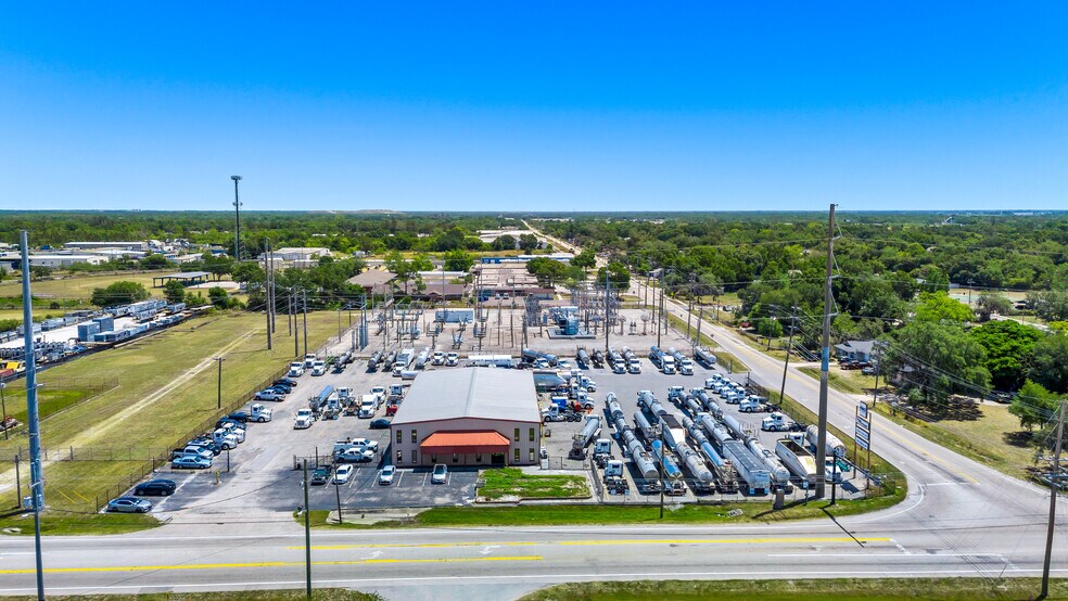 Primary Photo Of 2740 Combee Rd, Lakeland Truck Terminal For Lease