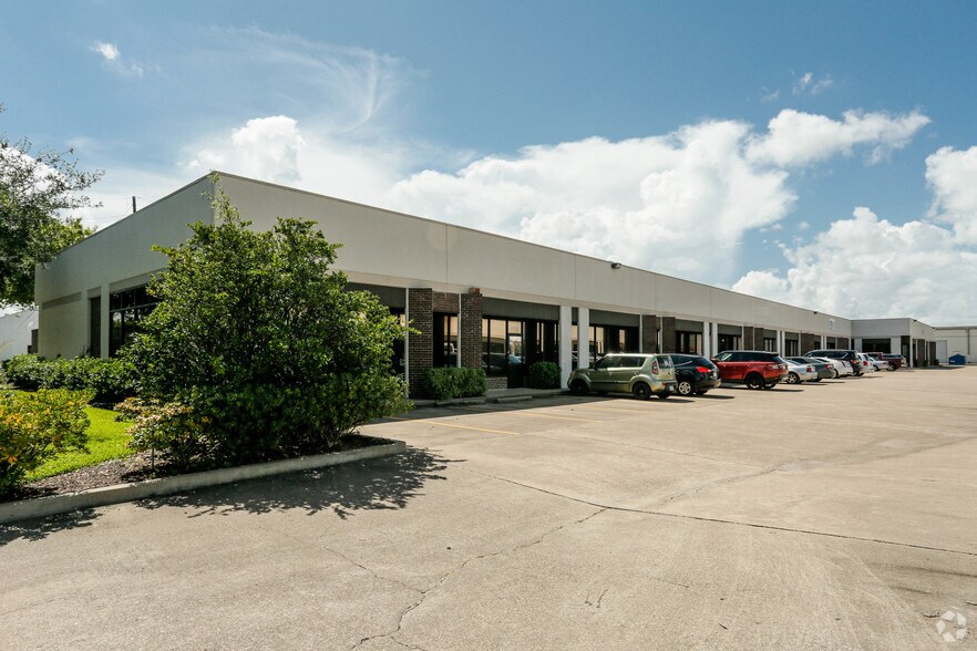 More Photos Of 4133-4185 Bluebonnet Dr, Stafford Flex For Lease