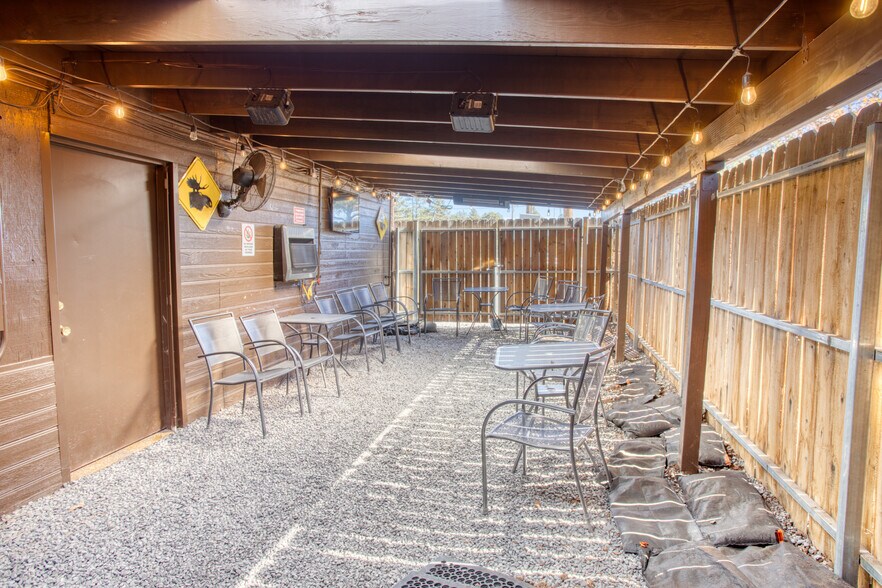 More Photos Of 4207 W White Mountain Blvd, Lakeside Restaurant For Sale