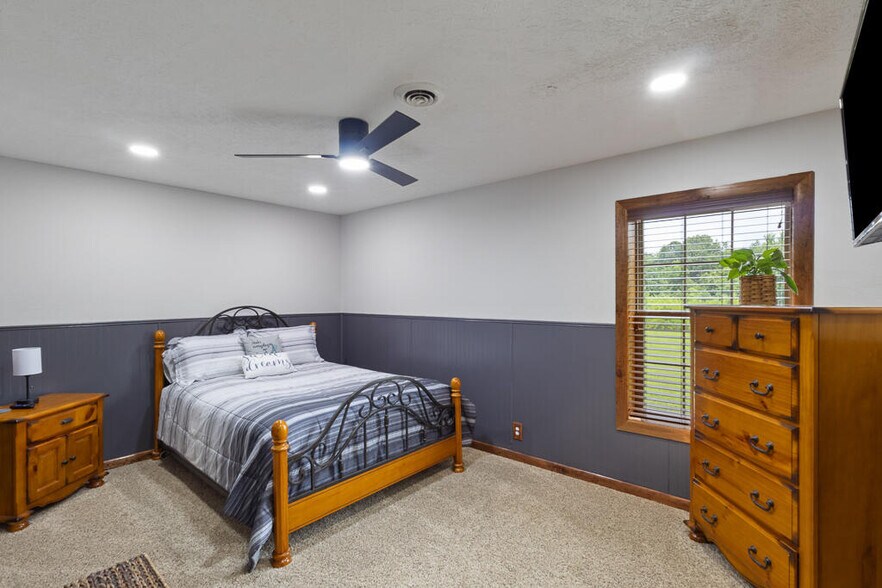 More Photos Of 19824 State Highway 112, Cassville Apartments For Sale