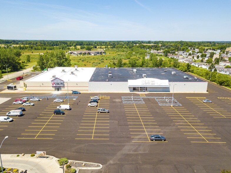 More Photos Of 1755 Wright Ave, Alma Health Club For Lease