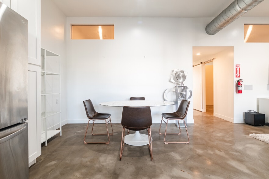 More Photos Of 5655 E Beverly Blvd, Los Angeles General Retail For Lease
