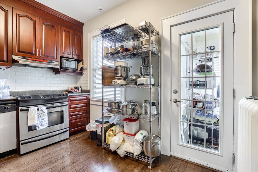 More Photos Of 4 Oriole Gdns, Toronto Apartments For Sale