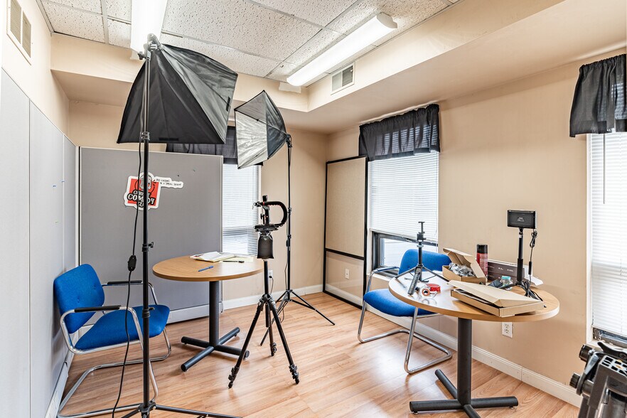 More Photos Of 55 Jefferson Blvd, Warwick Office For Sale