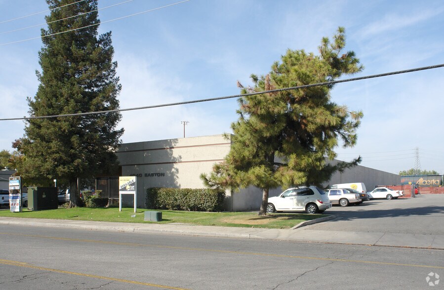 More Photos Of 4040 Easton Dr, Bakersfield Light Manufacturing For Lease