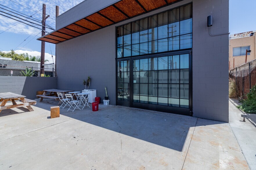 More Photos Of 2352 Ripple St, Los Angeles Office For Sale